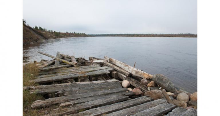 Deline-shore-old-wood-planks