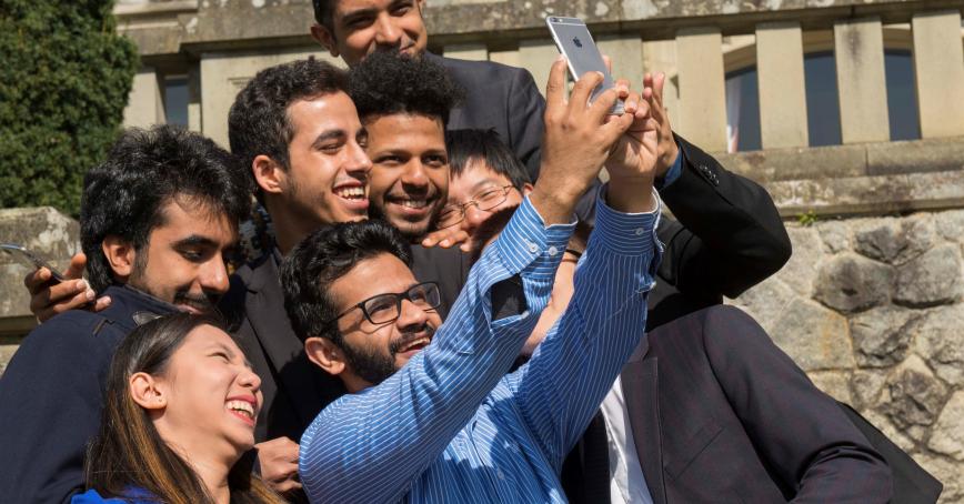 students taking a selfie at RRU