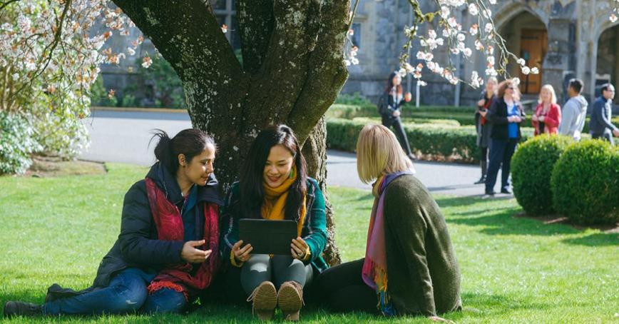 students on RRU lawn