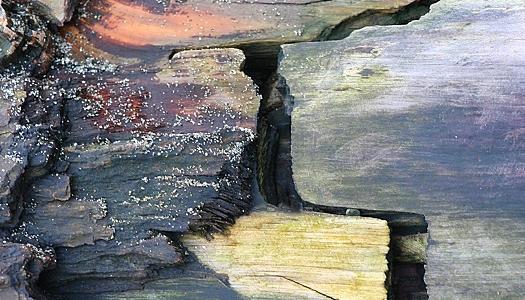 slate-rocks-that-fit-together-like-puzzle-pieces