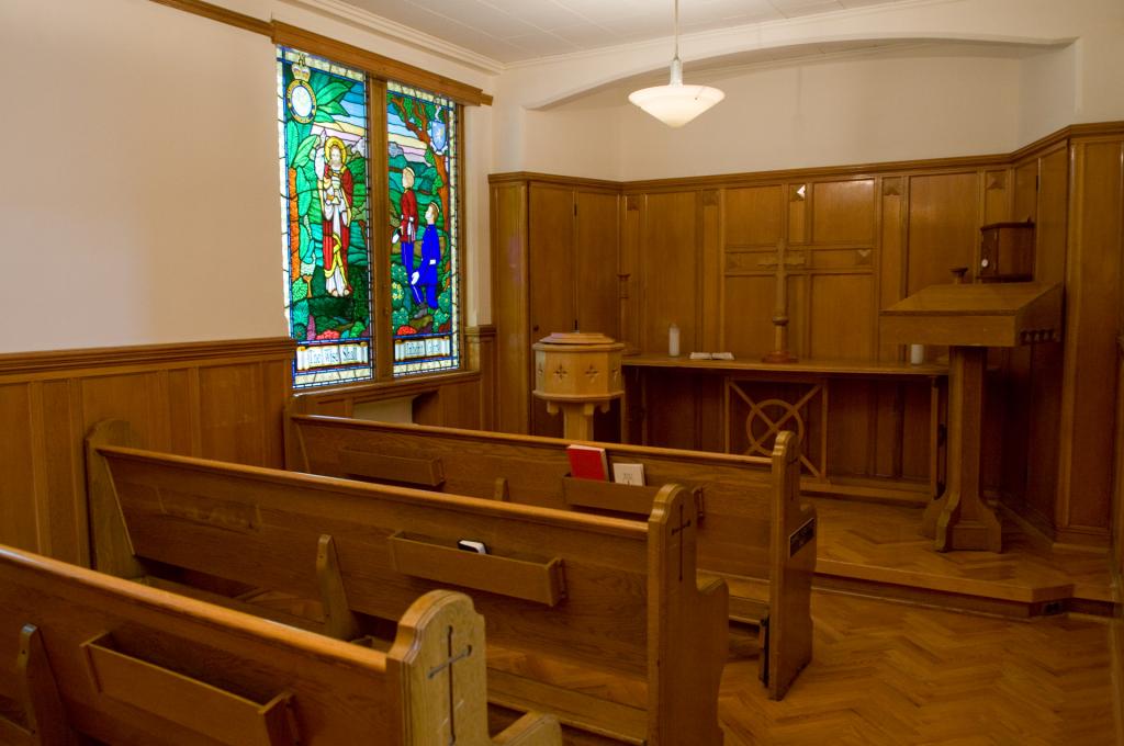 Royal-Roads-University-Chapel-wooden-pews-and-stained-glass-windows