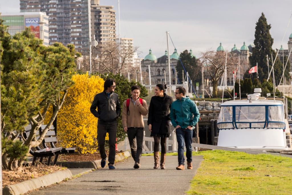 Students-walking-in-Victoria