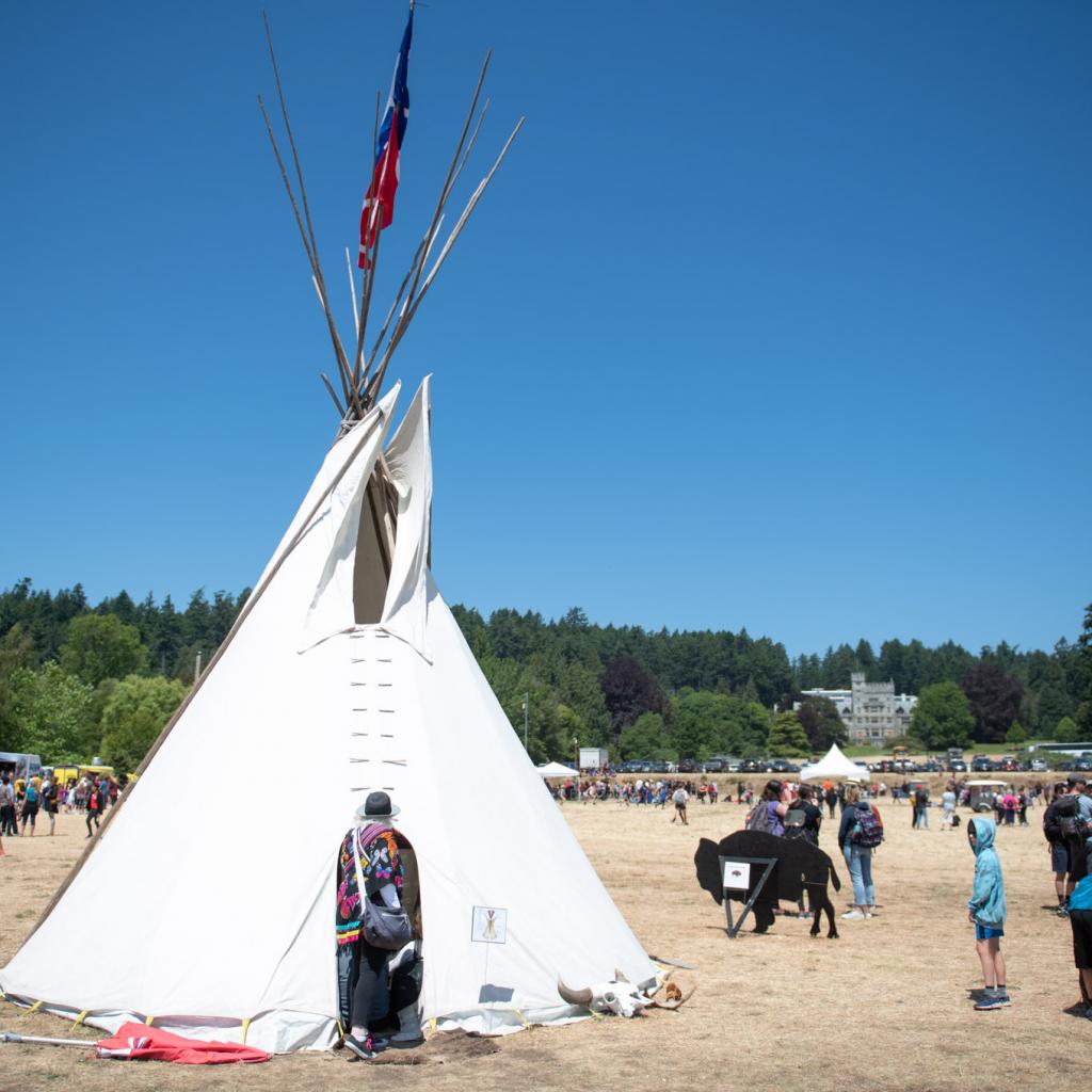 Interactive Métis showcase including Tipi and Trappers Hut.