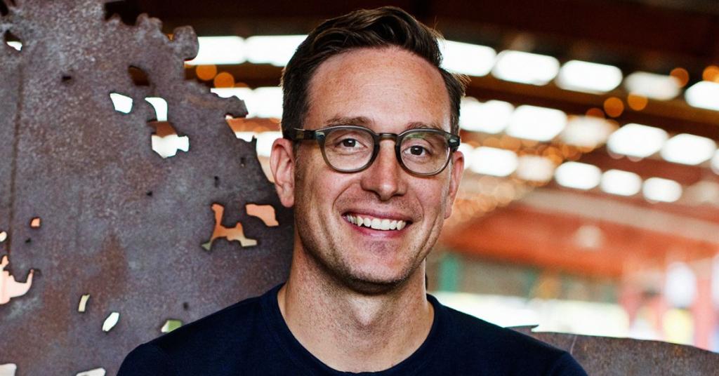 Portrait of Dan Riskin