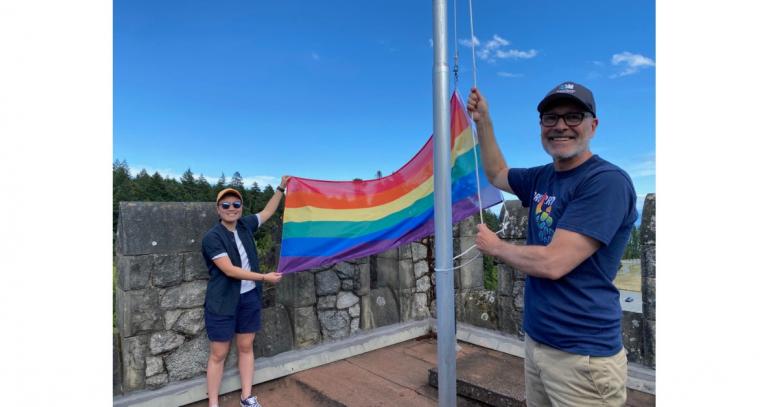 President-Steenkamp-and-student-raising-Pride-flag-on-Hatley-Castle