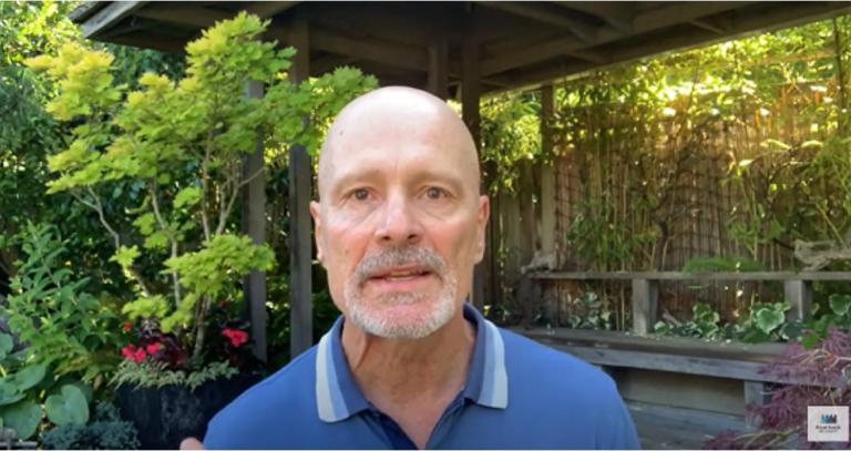 President-Steenkamp-outside-at-RRU-gardens