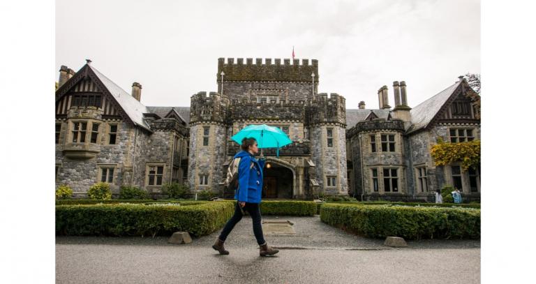 student-with-umbrella-in-front-of-Hatley-Castle