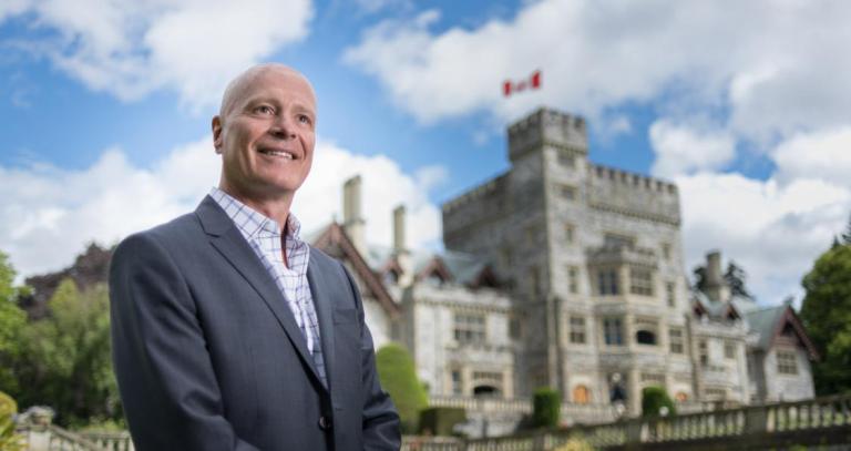 President Steenkamp profile with castle in background 