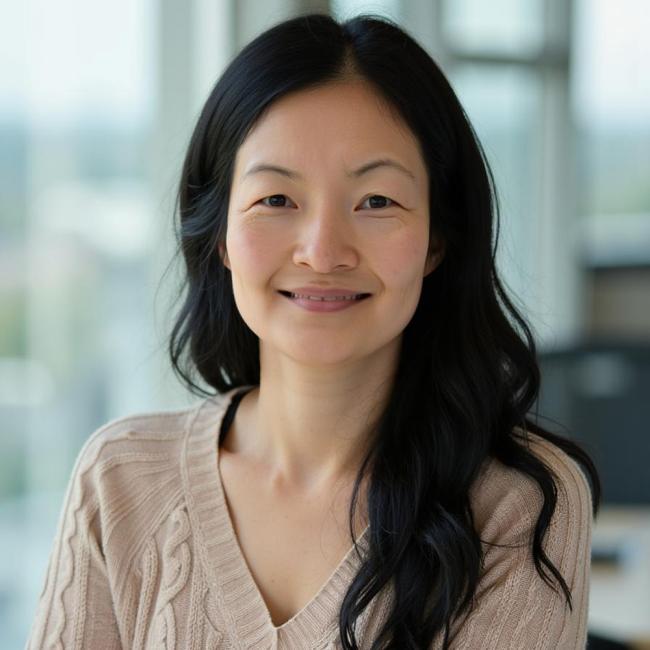 Portrait of Kimbelry Tholl, an associate faculty member at RRU